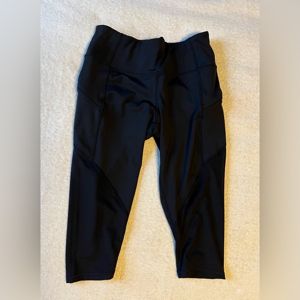 Athleta leggings, knee length, mesh bottoms. Black. Women’s sz Small